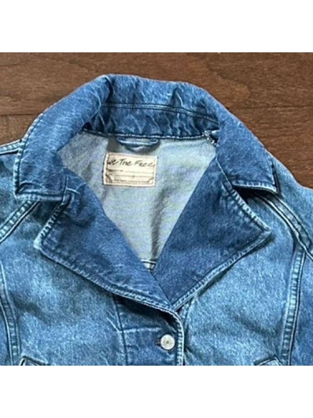 Free People We The Free Cropped Denim jacket-size Small-EUC retail $129 - Picture 10 of 12